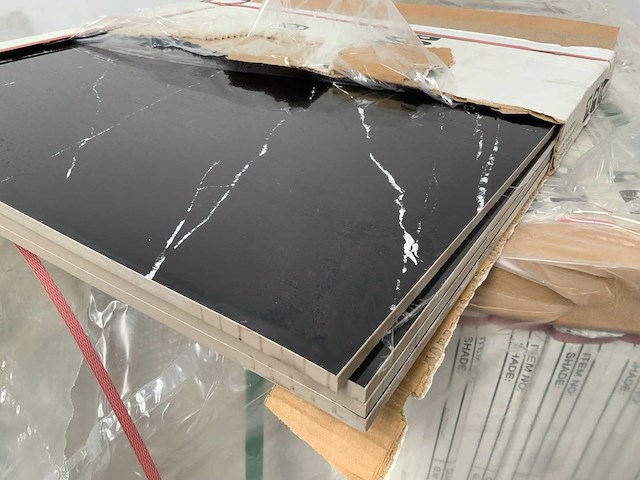 Polished glazed tile 600x600mm (108x) - afbeelding 3 van  6