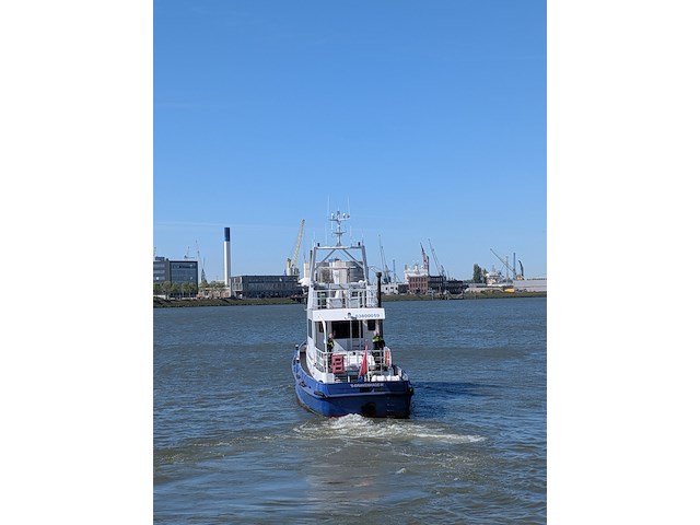 Politievaartuig / patrouillevaartuig (p1), wit en blauw - afbeelding 28 van  122