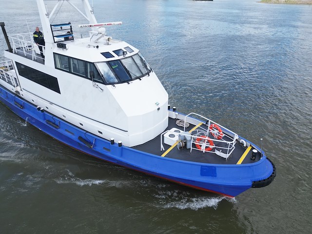 Politievaartuig / patrouillevaartuig (p1), wit en blauw - afbeelding 68 van  122
