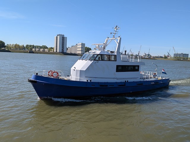 Politievaartuig / patrouillevaartuig (p1), wit en blauw - afbeelding 90 van  122