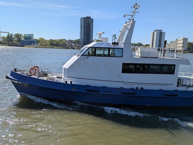 Politievaartuig / patrouillevaartuig (p1), wit en blauw - afbeelding 101 van  122