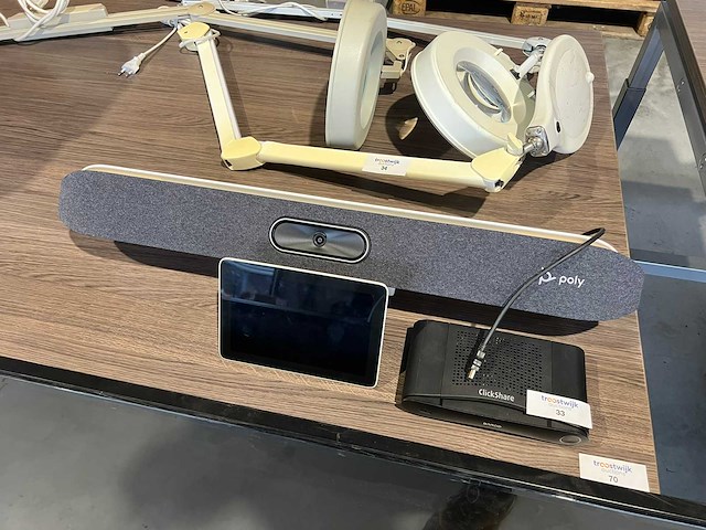 Poly - videobar touchscreen - tc8 - overige kantoorinventaris - afbeelding 1 van  4