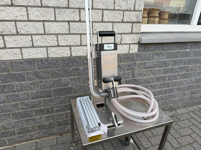Poly clip - op lucht - clippermachine - afbeelding 1 van  6