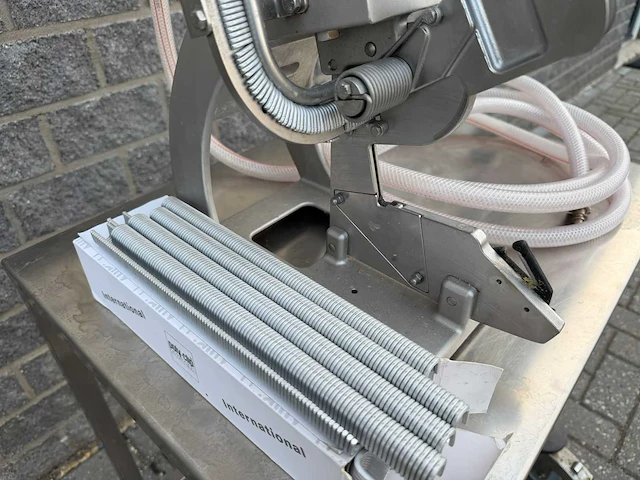 Poly clip - op lucht - clippermachine - afbeelding 3 van  6