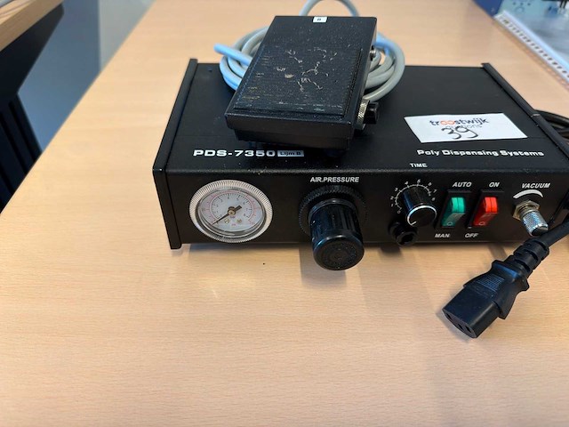 Poly dispensing systems pds-7350 pneumatische lijm dispenser met voetpedaal - afbeelding 2 van  3