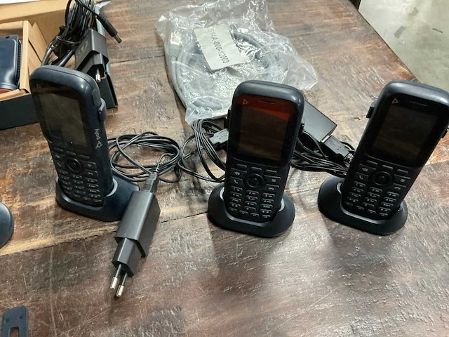 Poly rove b2 en 4x rove 20 dect telefoons - afbeelding 4 van  5