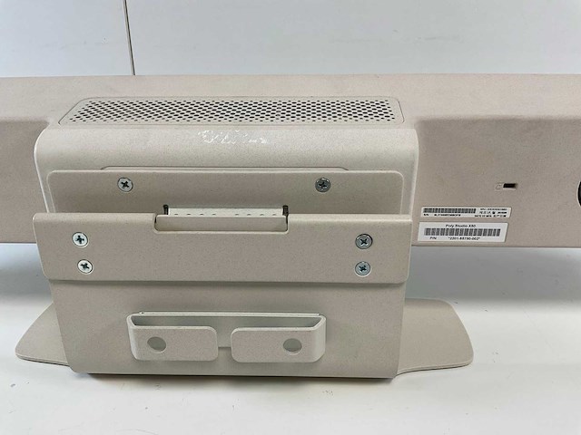 Poly (studio x50) all-in-one 4k video conference soundbar - afbeelding 7 van  8