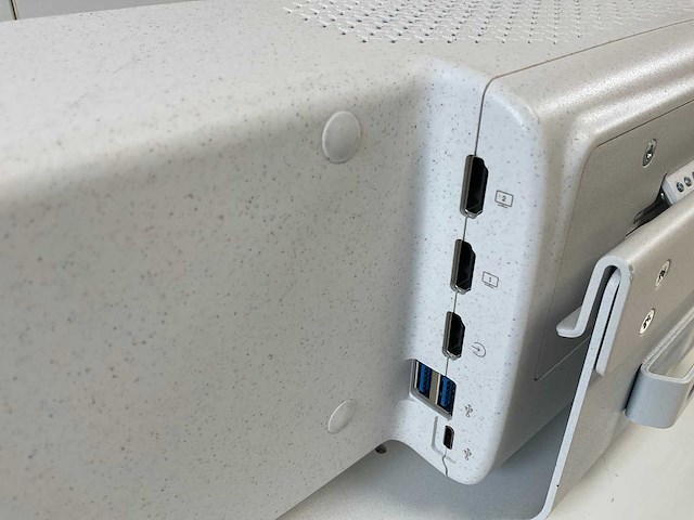 Poly (studio x70) all-in-one 4k video conference soundbar - afbeelding 6 van  8