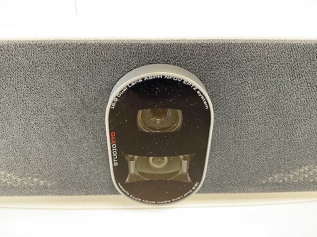 Poly (studio x70) all-in-one 4k video conference soundbar - afbeelding 8 van  8