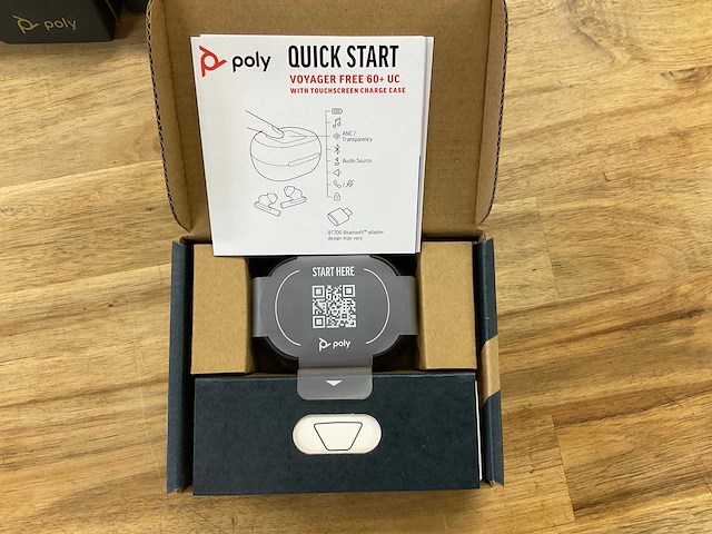 Poly voyager free 60+ uc draadloze oortjes - afbeelding 2 van  3