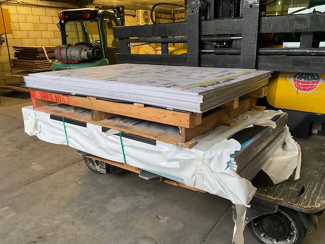 Polycarbonaat kanaalplaat (105x) - afbeelding 15 van  19