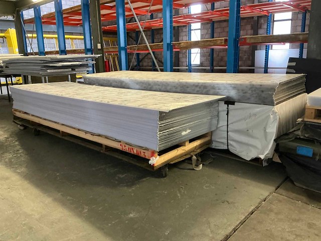 Polycarbonaat kanaalplaten (120x) - afbeelding 1 van  9