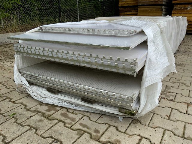 Polycarbonaat plaat mix 3500/5000x980x18mm (27x) - afbeelding 2 van  2