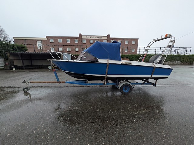 Polyerster boot met trailer - afbeelding 23 van  41