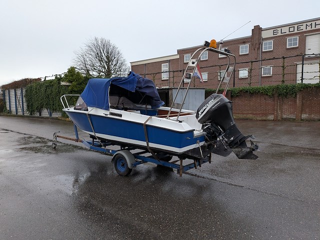 Polyerster boot met trailer - afbeelding 34 van  41