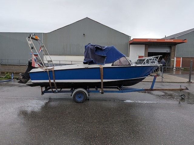 Polyerster boot met trailer - afbeelding 39 van  41