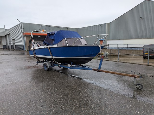Polyerster boot met trailer - afbeelding 40 van  41