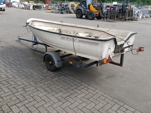 Polyester boot, pl39fish met boottrailer - afbeelding 5 van  10