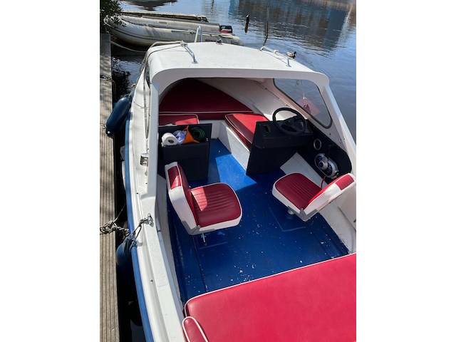 Polyester kajuitboot, kmv, met mercury f 15 el buitenboordmotor op pega boottrailer - afbeelding 2 van  31