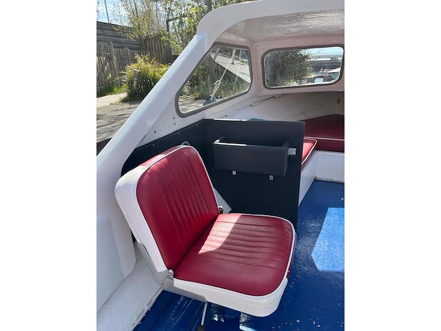 Polyester kajuitboot, kmv, met mercury f 15 el buitenboordmotor op pega boottrailer - afbeelding 4 van  31
