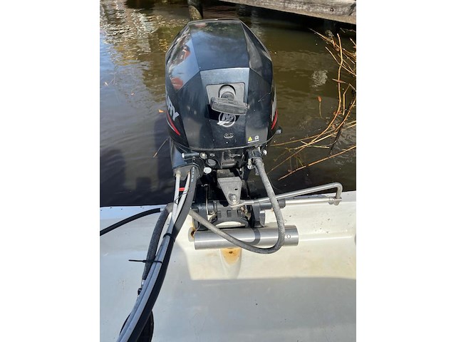 Polyester kajuitboot, kmv, met mercury f 15 el buitenboordmotor op pega boottrailer - afbeelding 6 van  31
