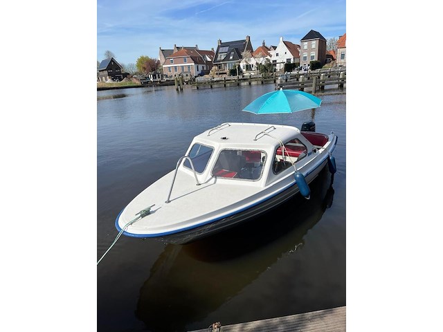 Polyester kajuitboot, kmv, met mercury f 15 el buitenboordmotor op pega boottrailer - afbeelding 8 van  31