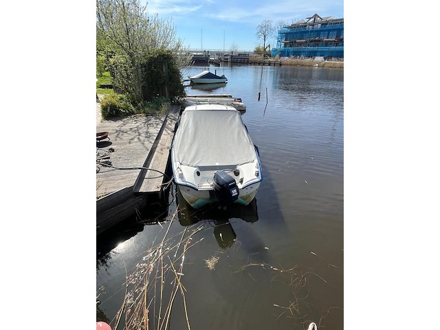 Polyester kajuitboot, kmv, met mercury f 15 el buitenboordmotor op pega boottrailer - afbeelding 14 van  31