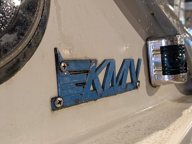 Polyester kajuitboot, kmv, met mercury f 15 el buitenboordmotor op pega boottrailer - afbeelding 25 van  31