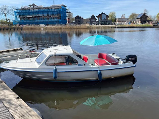 Polyester kajuitboot, kmv, met mercury f 15 el buitenboordmotor op pega boottrailer - afbeelding 29 van  31