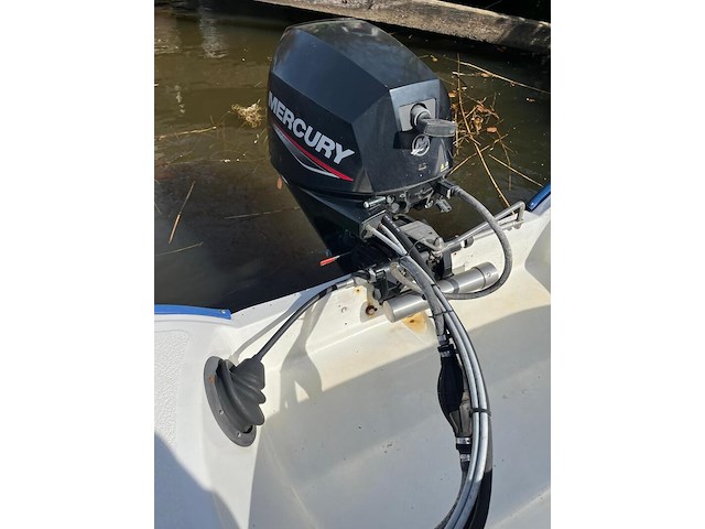 Polyester kajuitboot, kmv, met mercury f 15 el buitenboordmotor op pega boottrailer - afbeelding 31 van  31