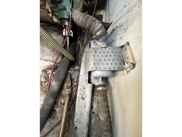 Polyester kajuitzeilboot met inboard motor - afbeelding 6 van  15