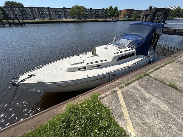 Polyester kajuitzeilboot met inboard motor - afbeelding 1 van  15