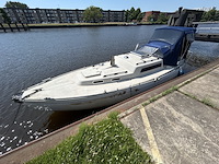 Polyester kajuitzeilboot met inboard motor - afbeelding 1 van  15