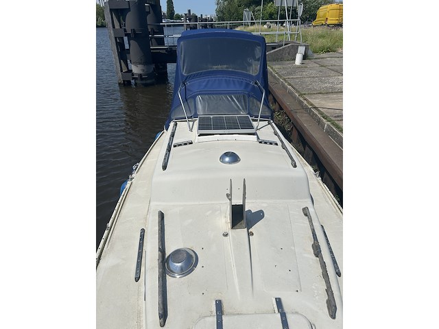 Polyester kajuitzeilboot met inboard motor - afbeelding 9 van  15