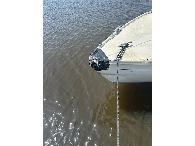 Polyester kajuitzeilboot met inboard motor - afbeelding 10 van  15