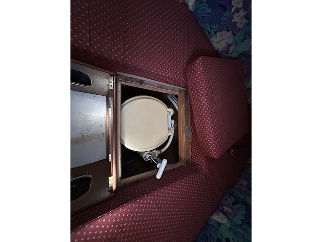 Polyester kajuitzeilboot met inboard motor - afbeelding 12 van  15
