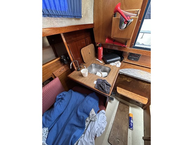 Polyester kajuitzeilboot met inboard motor - afbeelding 15 van  15