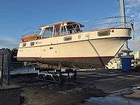 Polyester kruiser - motor yacht