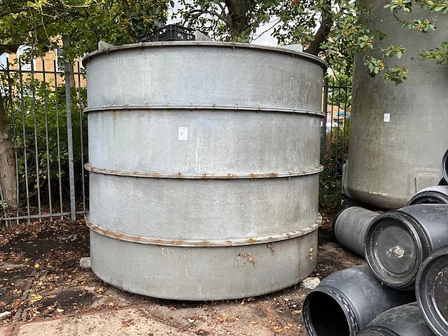 Polyester opslagtank - afbeelding 2 van  3