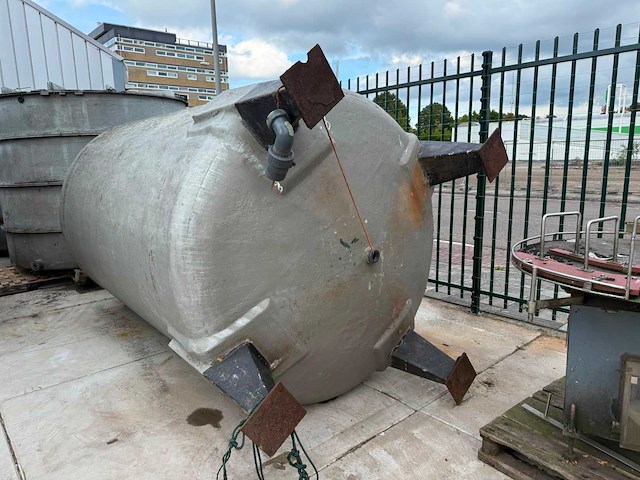 Polyester opslagtank - afbeelding 5 van  6