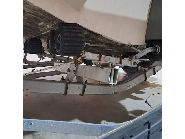 Polyester speedboot met inboard motor, stingray, (58-02-yn) - afbeelding 28 van  40