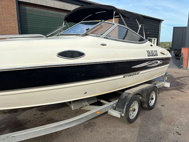 Polyester speedboot met inboard motor, stingray, (58-02-yn) - afbeelding 23 van  40