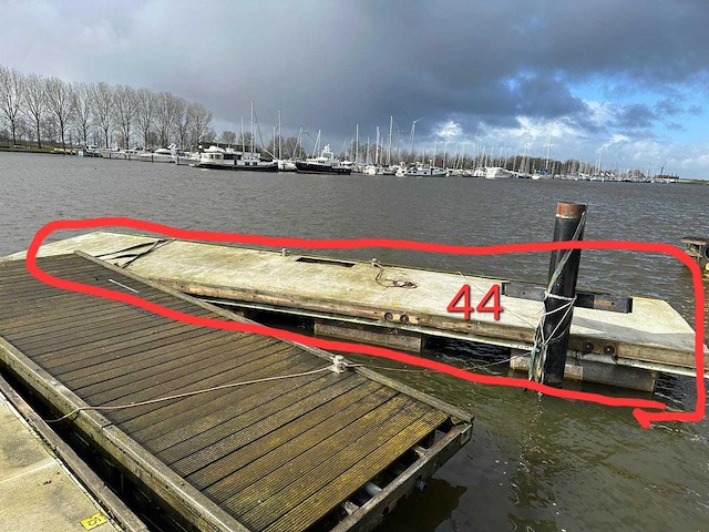 Polyester steiger - afbeelding 1 van  3