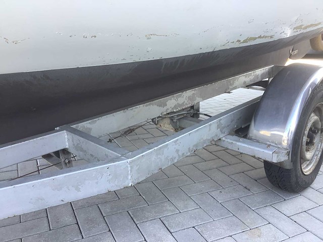 Polyester zeilboot met trailer - afbeelding 7 van  9