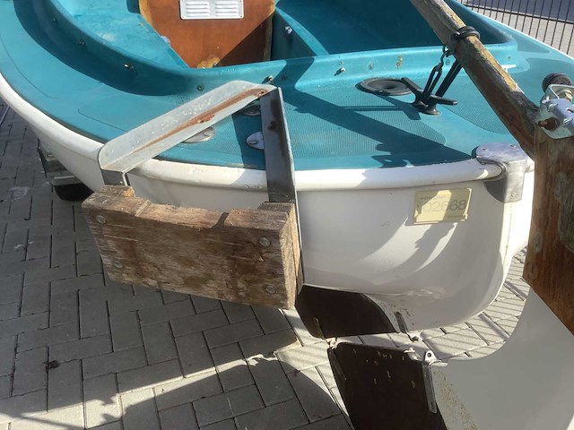 Polyester zeilboot met trailer - afbeelding 9 van  9