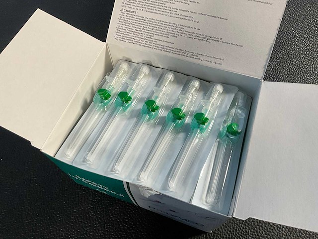 Polymed - veilige i.v. naalden - adva 18gx45mm (box/50) (76x) - afbeelding 3 van  6