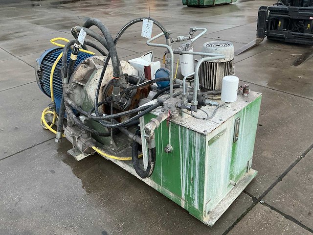 Pomp 110 kw met tank - afbeelding 8 van  13