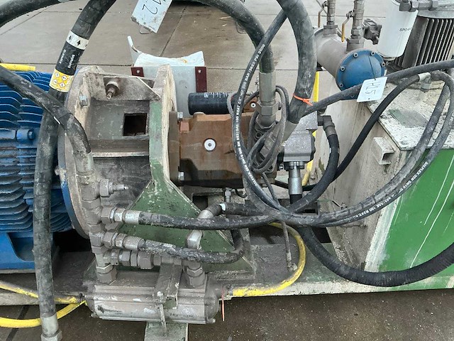 Pomp 110 kw met tank - afbeelding 10 van  13