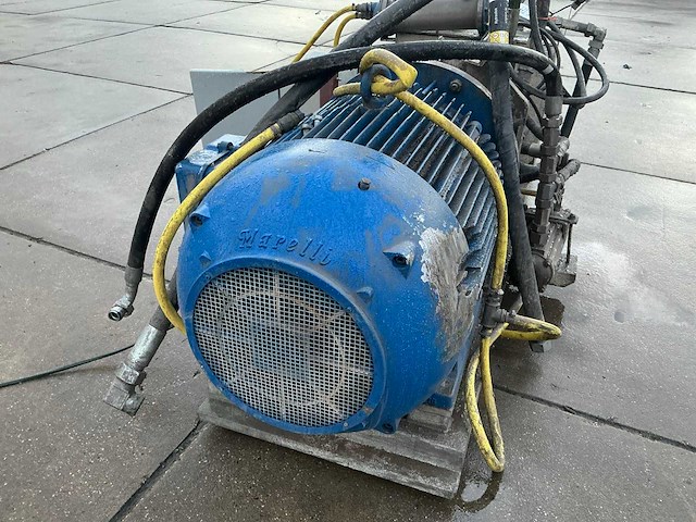 Pomp 110 kw met tank - afbeelding 12 van  13