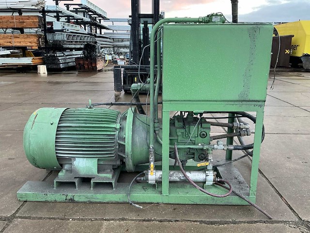 Pomp 55 kw met tank - afbeelding 13 van  16